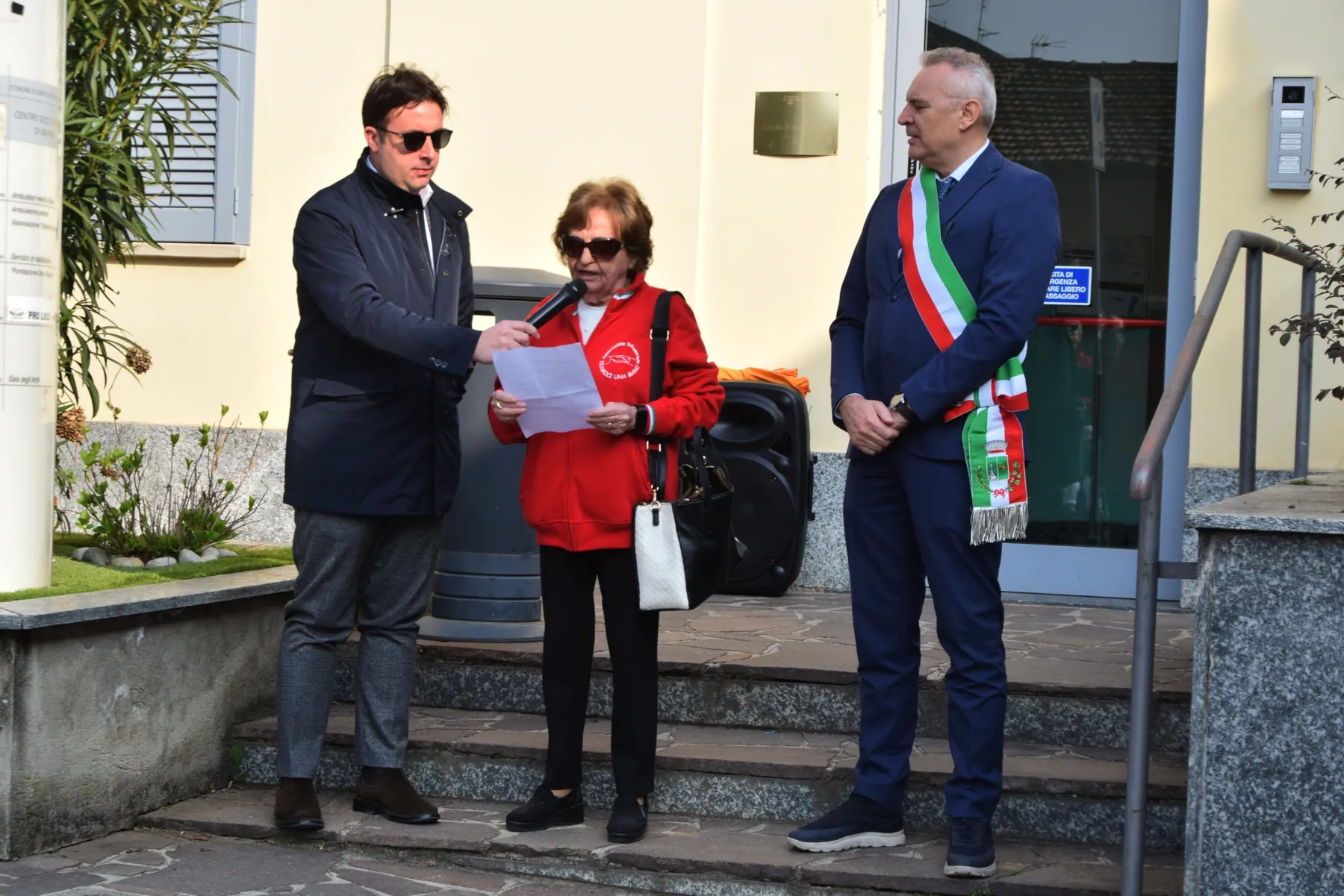 La cerimonia di intitolazione della piazzetta