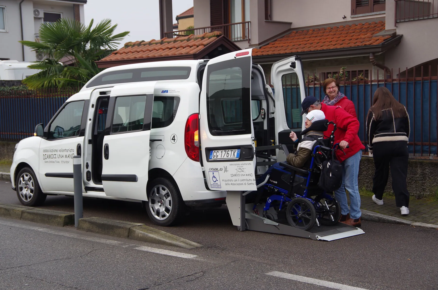 Salita a bordo con la pedana elevatrice